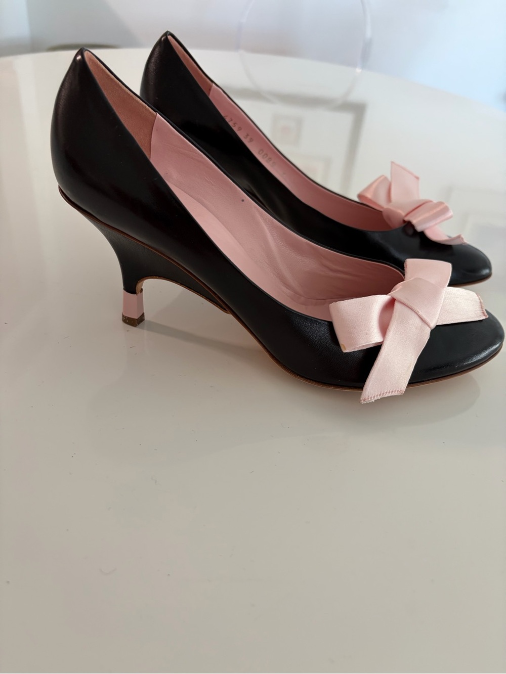 Giuseppe Zanotti Black Patent Pumps with Pink Satin Bows - Picture 4 of 7